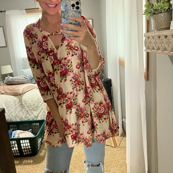 Pretty top - Picture 1 of 1